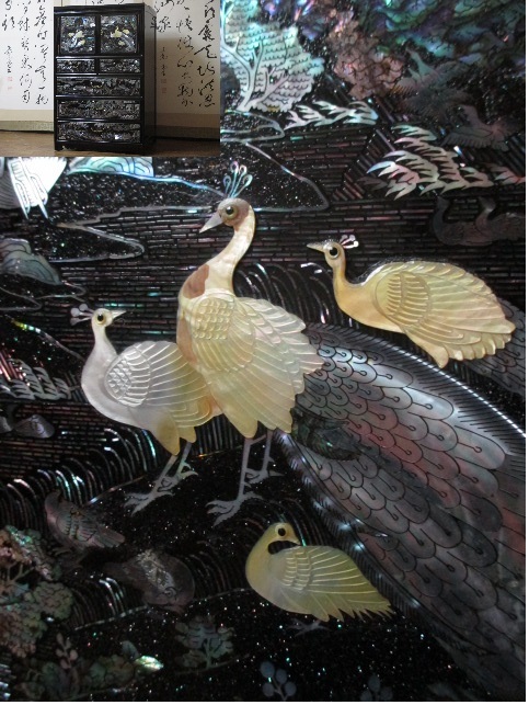 逸品 黒漆 青貝螺鈿細工 花鳥動植物図 4杯抽斗 民芸 箪笥 逸品 黒漆 青貝螺鈿細工 花鳥動植物図 4杯抽斗 民芸 箪笥