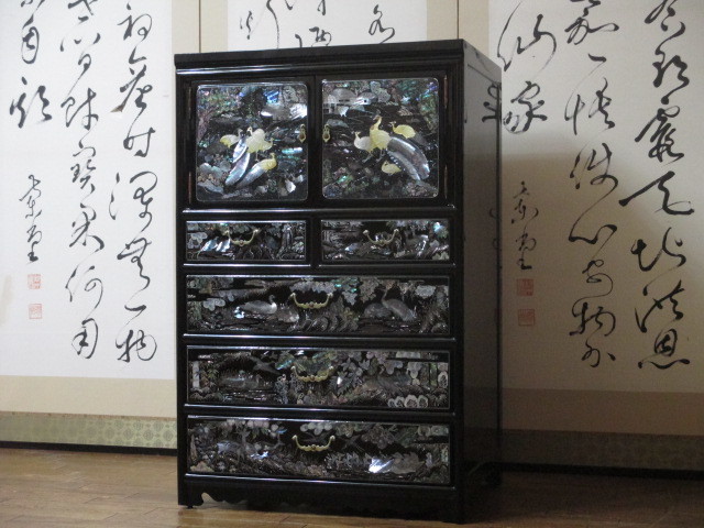 逸品 黒漆 青貝螺鈿細工 花鳥動植物図 4杯抽斗 民芸 箪笥 逸品 黒漆 青貝螺鈿細工 花鳥動植物図 4杯抽斗 民芸 箪笥