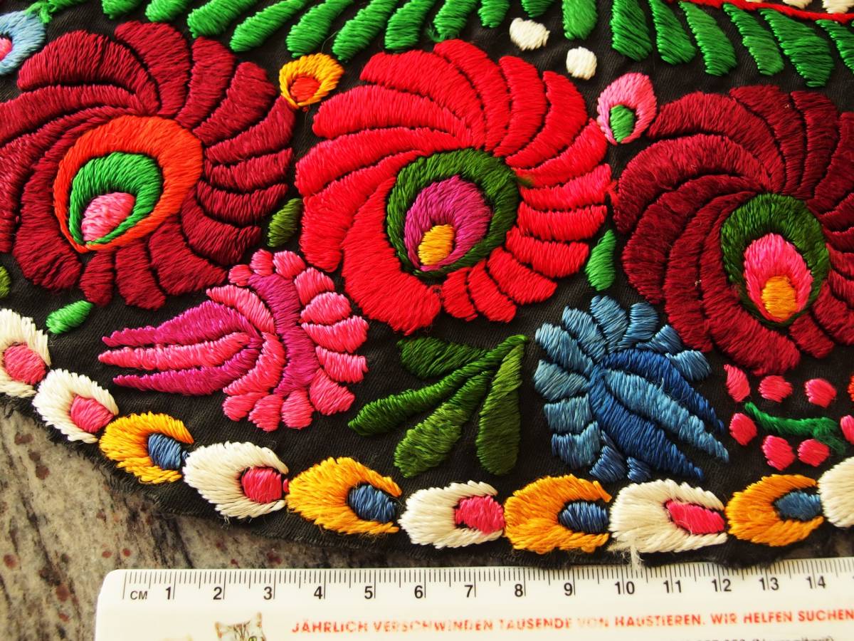 値下げ！東欧雑貨 ハンガリー製 ヴィンテージ マチョ刺繍、マチョー
