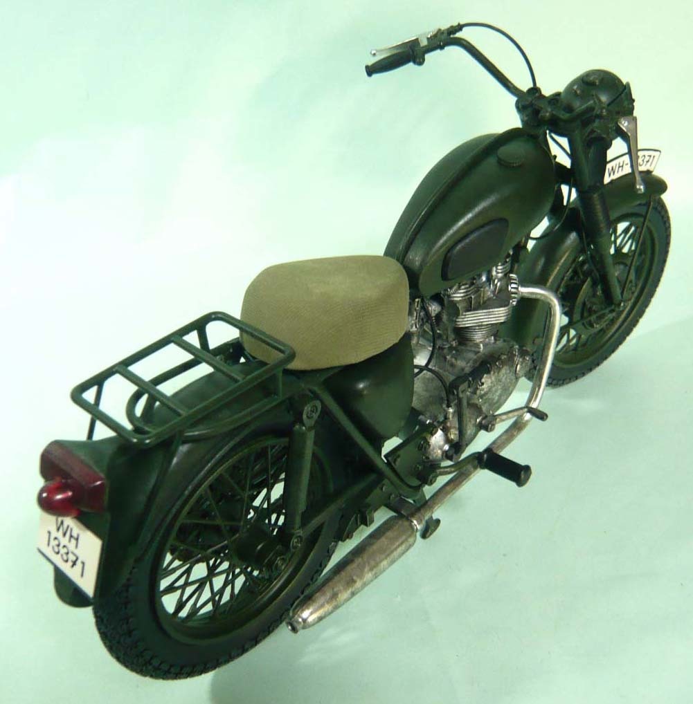 トライアンフが映画『大脱走』に登場した「TR-6 トロフィー」のダイ