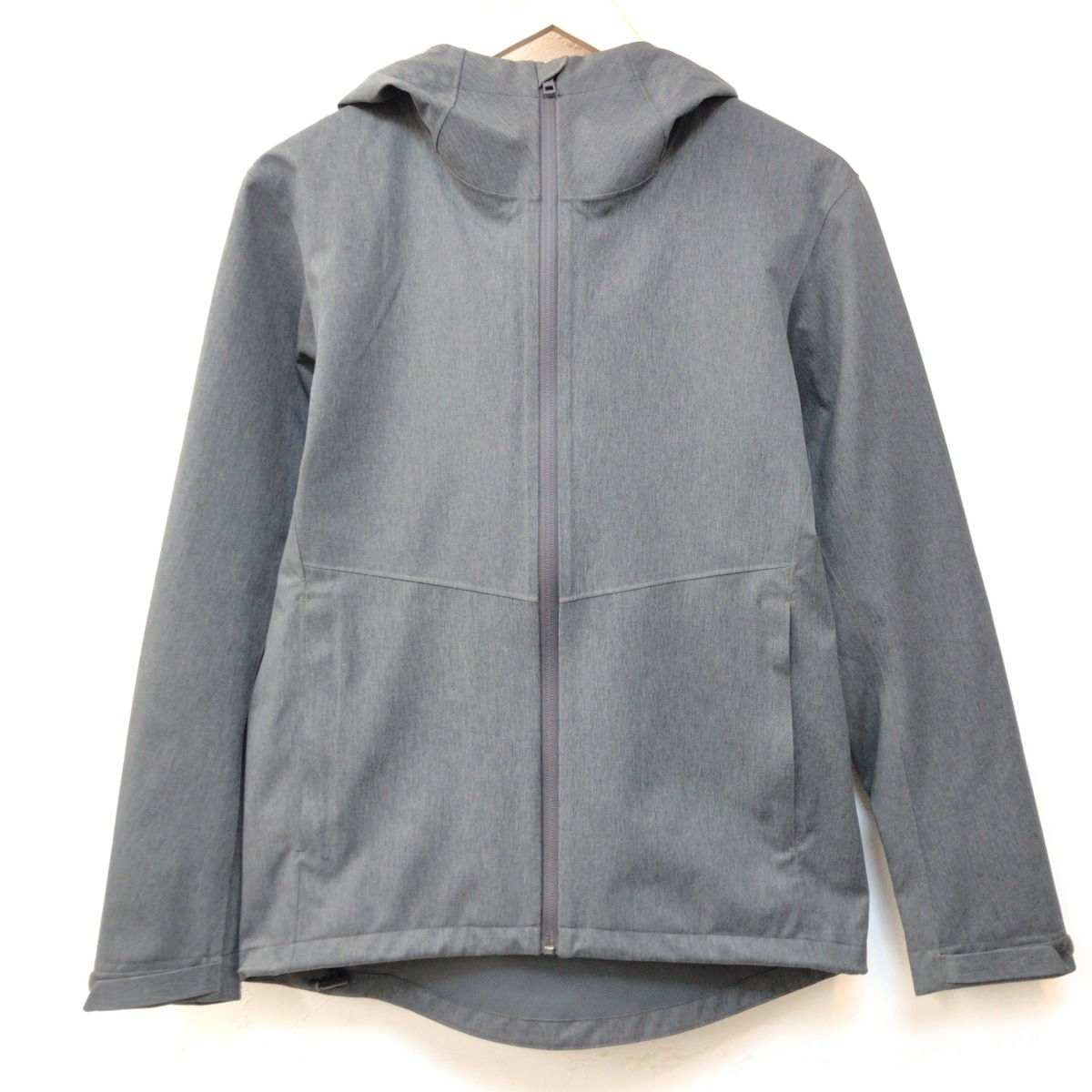 美品 UNIQLO ユニクロ ブロックテックパーカー S チャコールグレー 