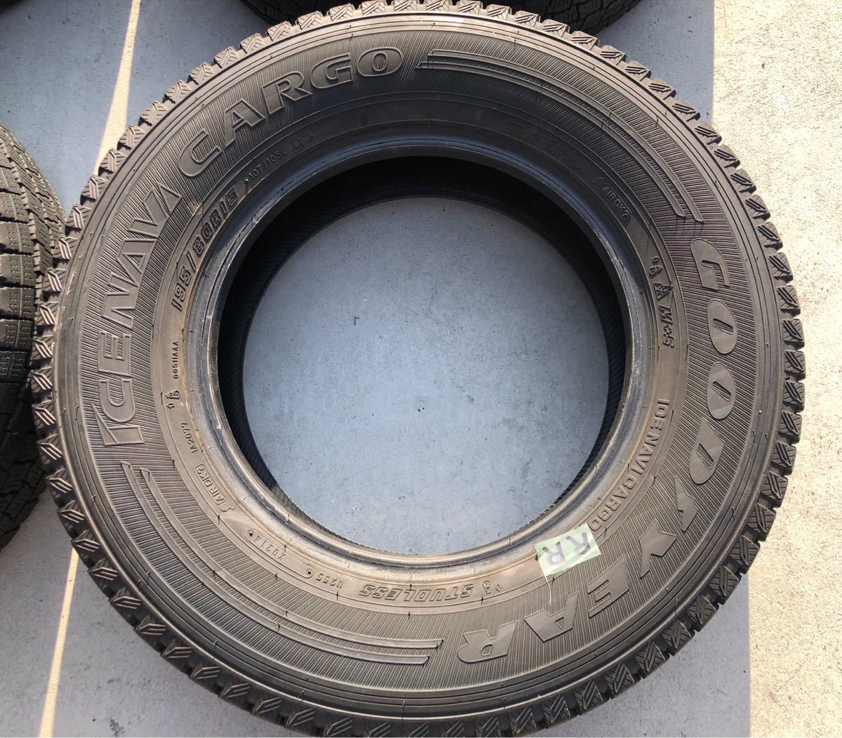 195/80R15 スタッドレスタイヤ 4本セット 中古品 ハイエース