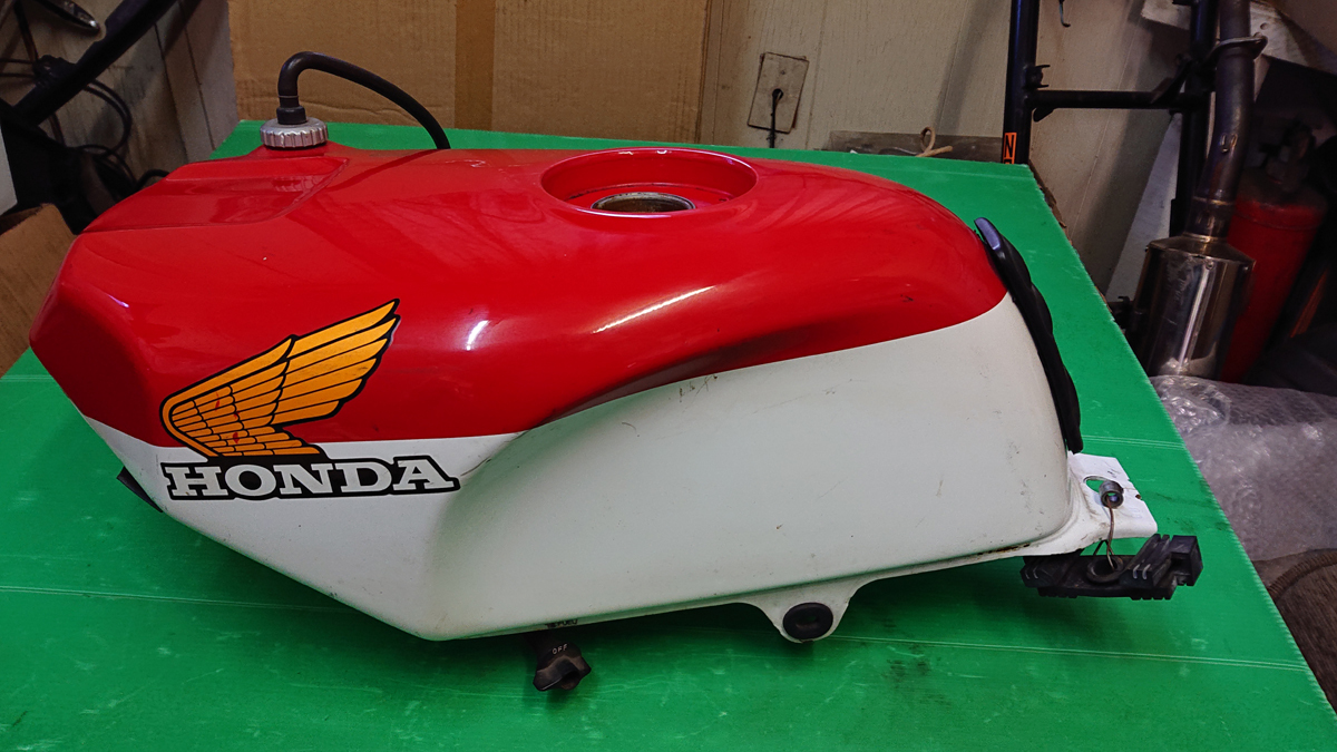 ホンダ NSR250 タンク MC18 NSR250R MC18 88 燃料タンク 現状品