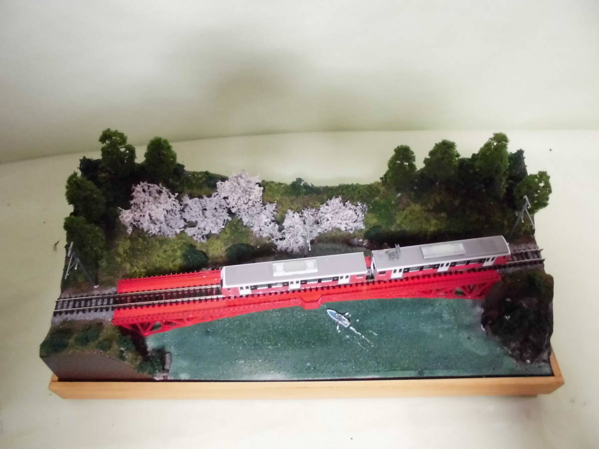 オンラインファッション ジオラマ車両展示台 ～湖畔の桜とアーチ橋