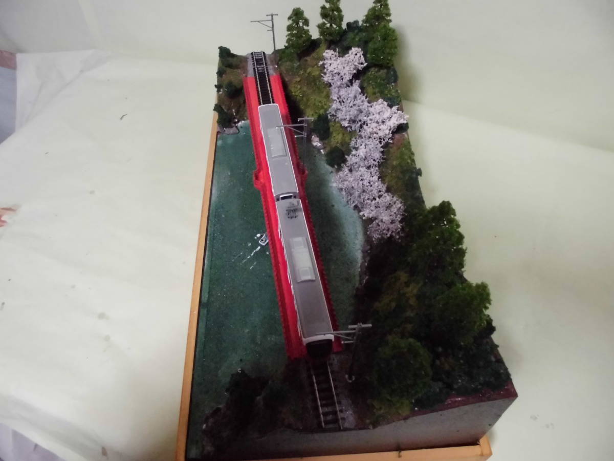 オンラインファッション ジオラマ車両展示台 ～湖畔の桜とアーチ橋