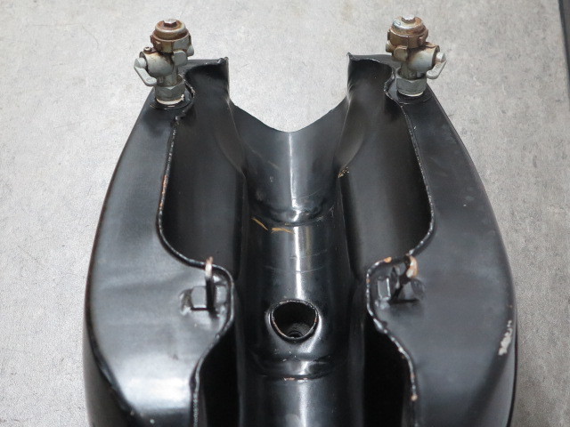 カワサキ W3 ガソリンタンク 黒色 タンク バイクパーツ部品 検）W1