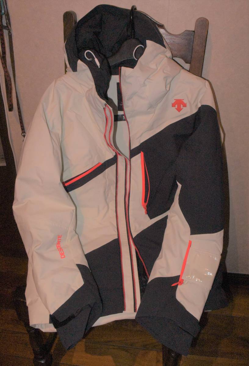 DESCENTE（デサント）S.I.O JACKET 60
