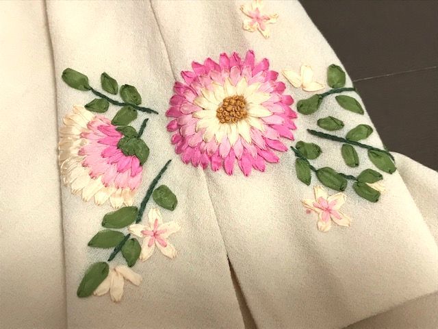 刺繍 花柄 ポリス シルク チャイナ風 肩開き ブラウス ケイタマルヤマ