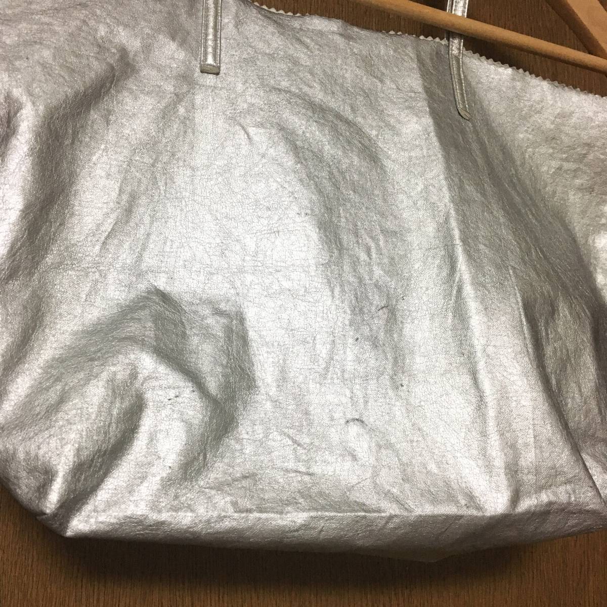 Marvelous マーベラス マチつき トートバッグ M シルバー 松本直子 トートバッグ 売買されたオークション情報 Yahooの商品情報をアーカイブ公開 オークファン Aucfan Com