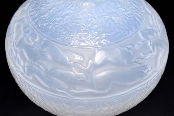 買い得 【 ルネ・ラリック Lalique 作 兎草文 花瓶 】 硝子工芸 ガラス製 花入 フラワーベース