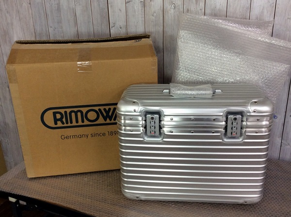Yh 7042 Rimowa リモワ スーツケース 923 50 00 2 トパーズ パイロット 29l Tsaロック 2輪 キャリーケース シルバー リモワ 売買されたオークション情報 Yahooの商品情報をアーカイブ公開 オークファン Aucfan Com