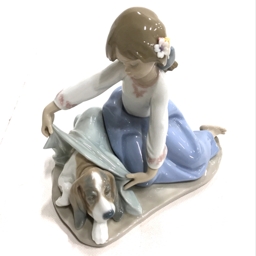フィギュリン リヤドロ 風邪をひかないように 陶器 0 LLADRO 少女 犬 1