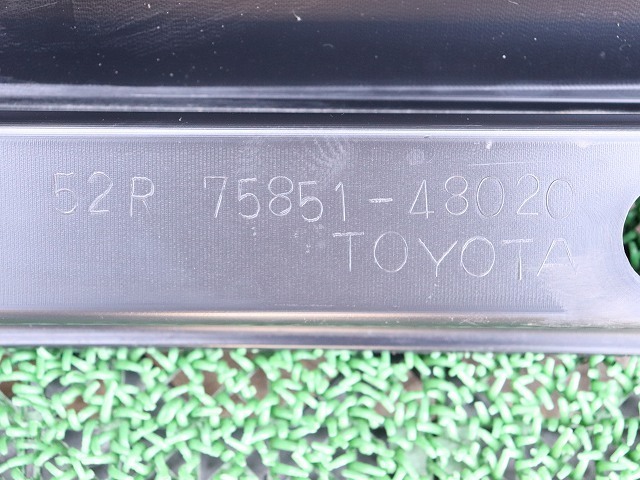 ◇ トヨタ ハリアー 60系 ZSU60W サイドマッドガード/右サイドスポイラー (在庫No:Z01049)