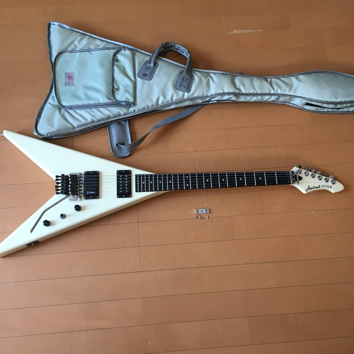 II XX Pro Aria Flying V CUSTOM Custom ⁄ Ⅱ Used Product Guitar
