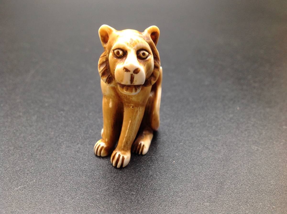 根付 時代物 提げ物 印籠 彫刻 獅子 獅子根付広之作腰提印籠彫刻時代物