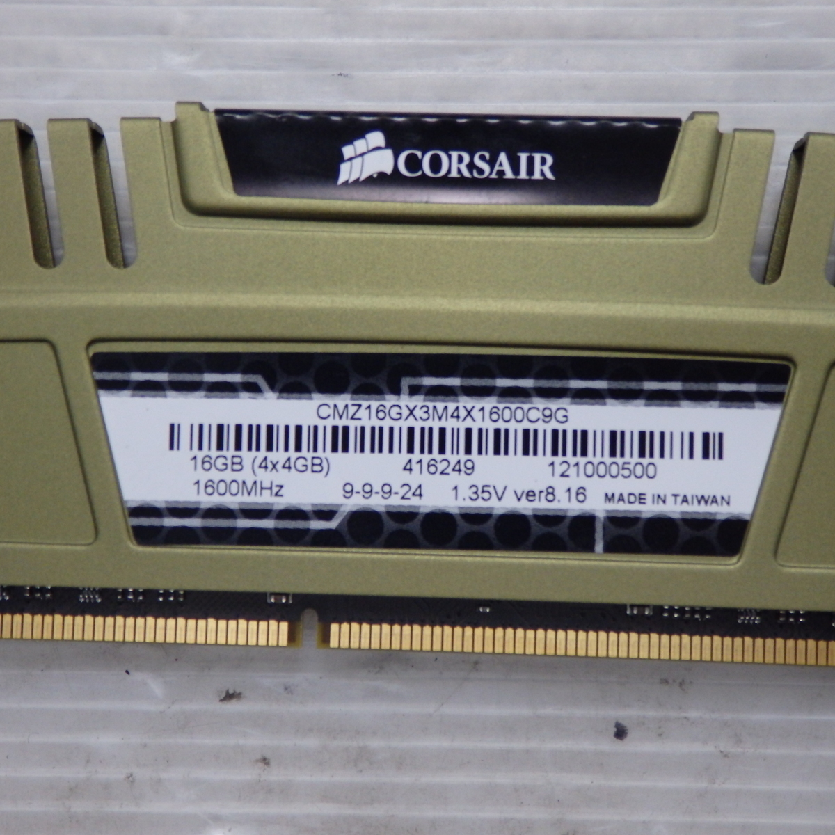 ★ゲーミング CORSAIR VENGEANCEシリーズ デスクトップ用 DDR3 16GB (4GB×4枚) PC3-12800 CMZ16GX3M4X1600C9G　中古 PCメモリ　ME0015