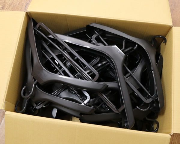 【1円スタート】スーツ用ハンガー 段ボール1箱分 大量セット 業務用 激安／072