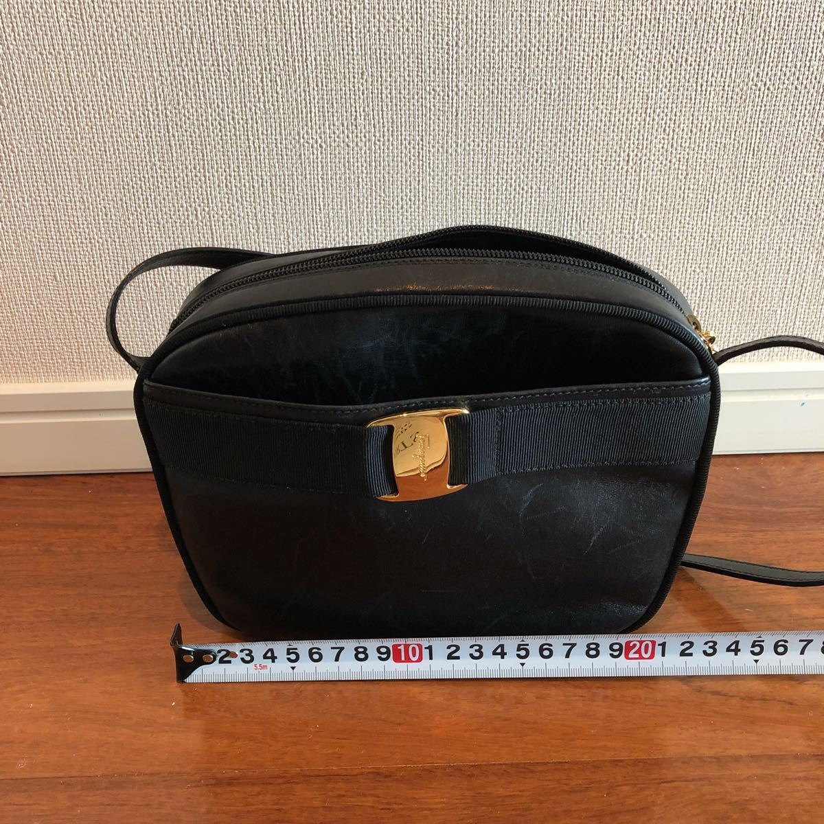 フェラガモ レザーショルダーバッグ ヴィンテージ Salvatore ferragamo