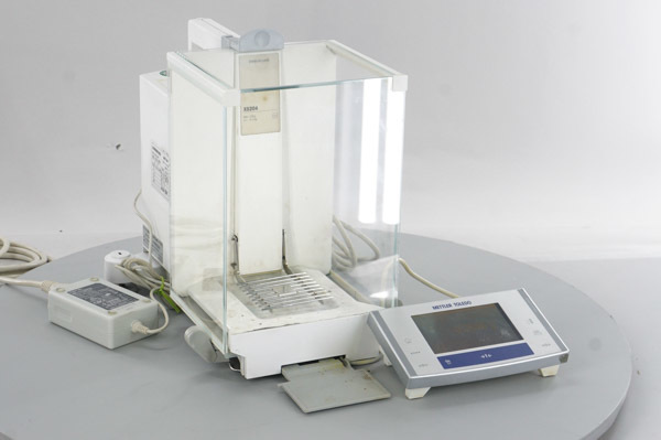 [DW]USED METTLER TOLEDO XS204 ELECTRONIC BALANCE Max 220g d=0.1mg AC Adapter付 分析天秤[ST2830027]