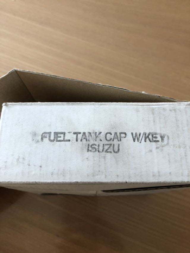ISUZU ギガ タンクキャップ _4