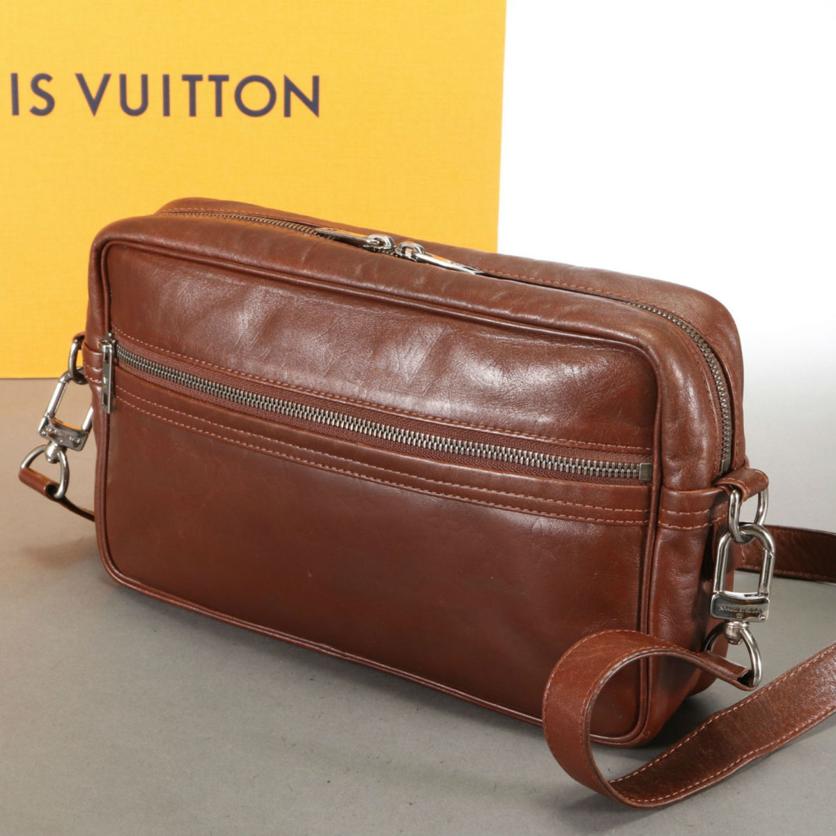 ◇美品◇ ルイヴィトン ショルダーバッグ M92357 ディフィール  