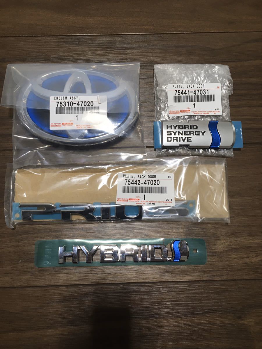 【送料無料】新品未使用トヨタ純正　30プリウス　エンブレム　ZVW30 トヨタマーク　ハイブリッドエンブレム　プリウスエンブレム　_1