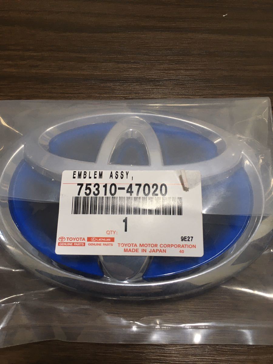 【送料無料】新品未使用トヨタ純正　30プリウス　エンブレム　ZVW30 トヨタマーク　ハイブリッドエンブレム　プリウスエンブレム　_2