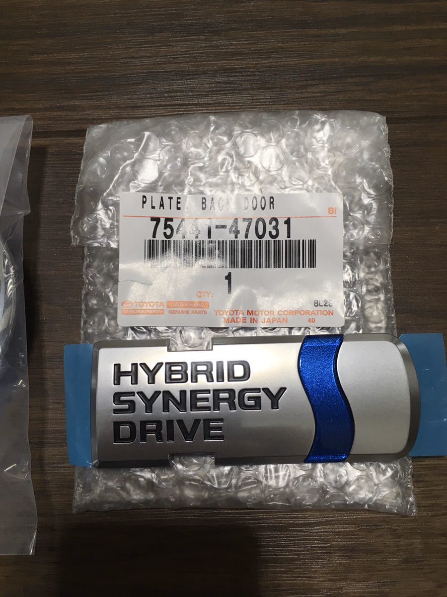 【送料無料】新品未使用トヨタ純正　30プリウス　エンブレム　ZVW30 トヨタマーク　ハイブリッドエンブレム　プリウスエンブレム　_3