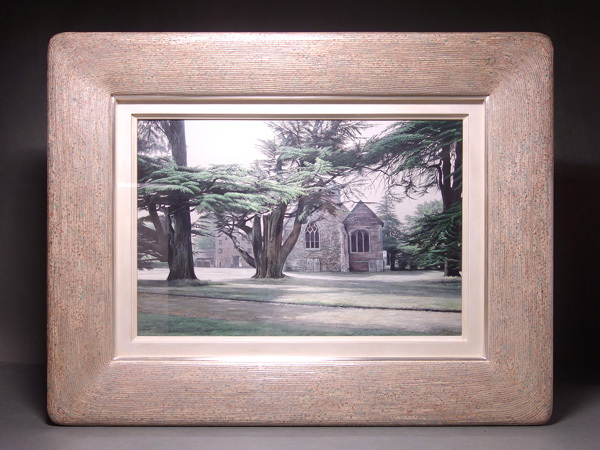 慶應◆超絶リアリズム！【原雅幸】真筆 ボードに油彩P6号 細密写実風景画『ルリングストン城の教会』豪華額装_2