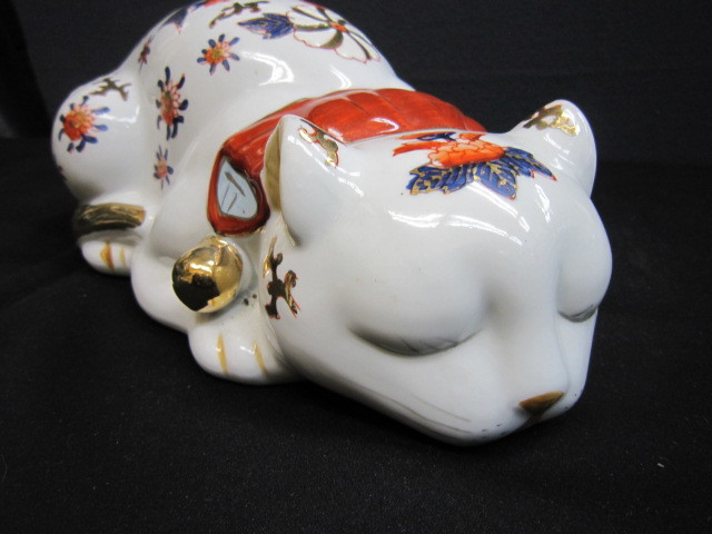 眠り猫 置物 伊万里焼 陶器 縁起物 金彩 伊万里 色絵 Sadek Andrea by 牡丹 時代物 有田焼 | メルカリ
