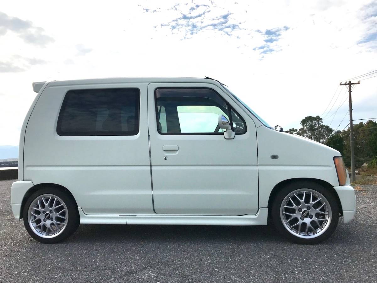 ワゴンR(スズキの軽自動車（SUV・ハイトワゴン）)のクルマ ワゴン 