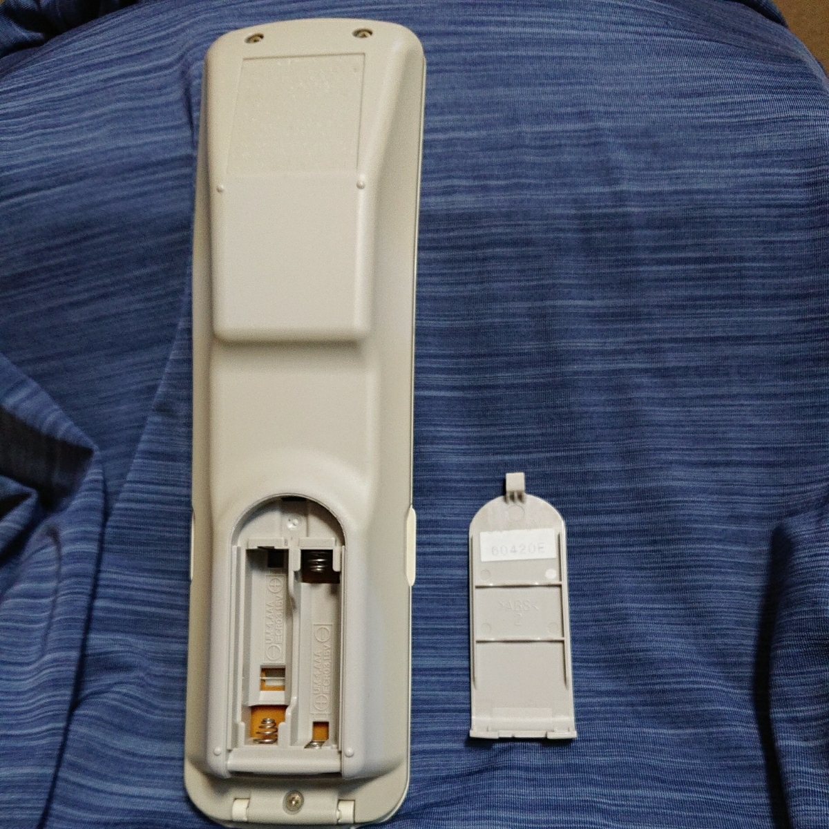エアコン用リモコン 富士通 AR-RX1中古品(電池蓋に接着の後が有ります)_4