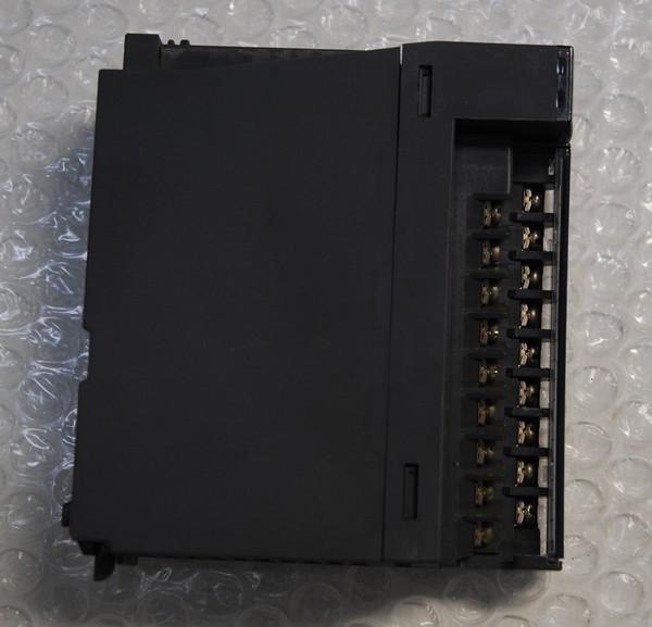 ☆在庫品【三菱電機 / MITSUBISHI シーケンサー入出力ユニット QY10　3個セット】MELSEC-Qシリーズ J08355FA