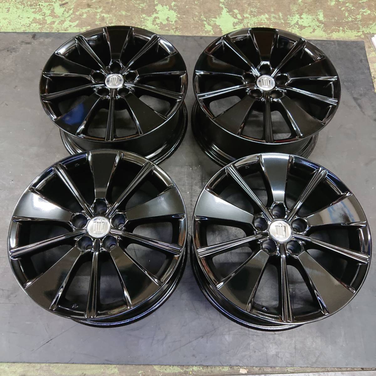 再出品 4本価格！ トヨタ 200クラウン純正 18インチ 8J+45 114.3-5穴
