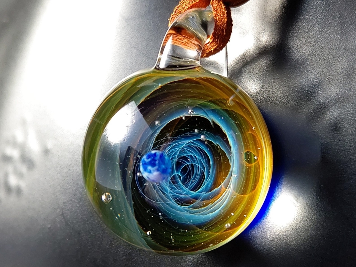オミグラ 宇宙ガラス ネックレス 宇宙ガラス ペンダント 日本製 宇宙 