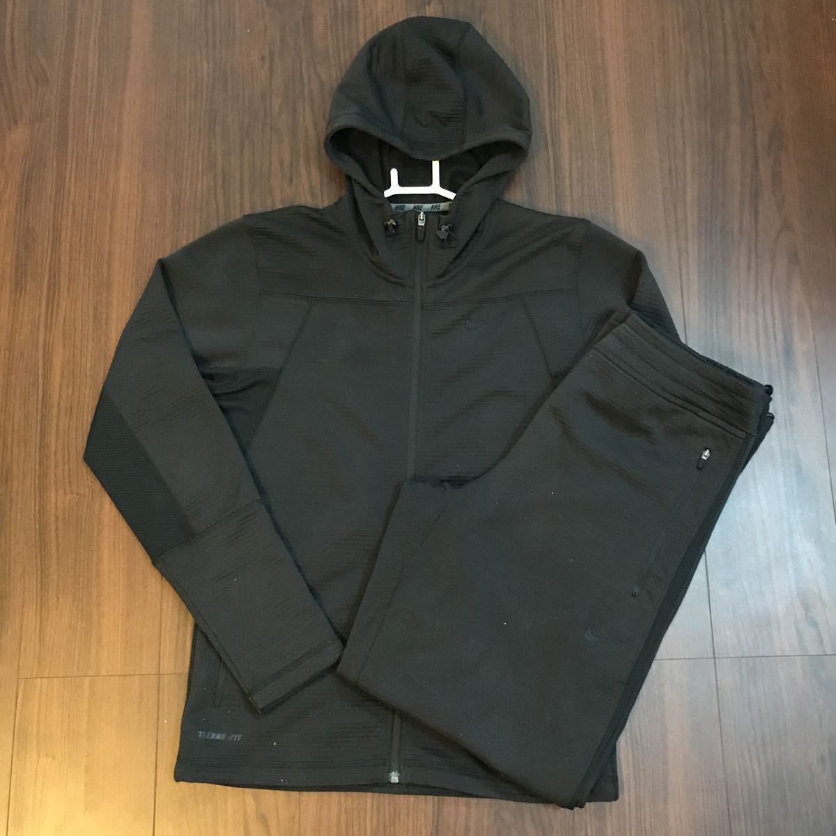 格安 NIKE ナイキ THERMA-FIT スフィア フルジップ フーディ 上下セット 黒 ブラック メンズ Mサイズ(ナイキ)｜売買されたオークション情報、yahooの商品情報をアーカイブ公開 - オークファン ジャージ