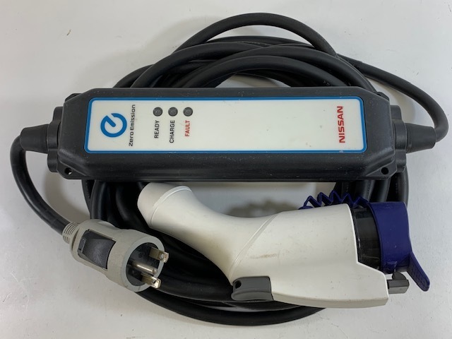 純正 日産リーフ Zero Emission 充電ケーブル 充電コード 0 3NK5E USED