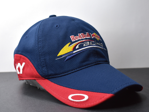 新作登場，新作 f68 訳あり RED BULL RACING レッドブル レーシング ロゴ入り OAKLEY キャップ 帽子 今 は入手困難 大 のロゴデザイン(F1)｜売買されたオークション情報、yahooの商品情報をアーカイブ公開 - オークフ F1