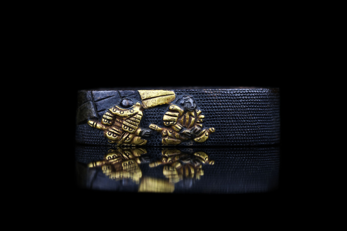 B-79 縁頭　金銀象嵌　武具　刀装具　日本　骨董品　時代物　美術品　工芸品 人気SALE，高品質 【昊】時代刀剣武具 金象嵌松武士図 縁頭揃