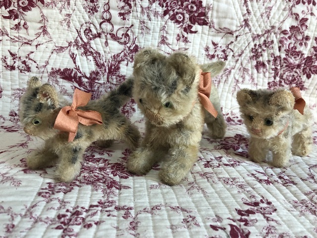 シュタイフ猫型ぬいぐるみ 薄茶と白Lizzy シュタイフ ビンテージ猫様 3体 シュタイフ猫型ぬいぐるみ 薄茶と白