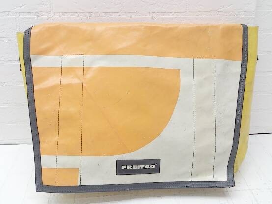 ■ FREITAG フライターグ 汚れ加工 ショルダー メッセンジャー バッグ イエロー オレンジ アイボリー系 # 1002800084005