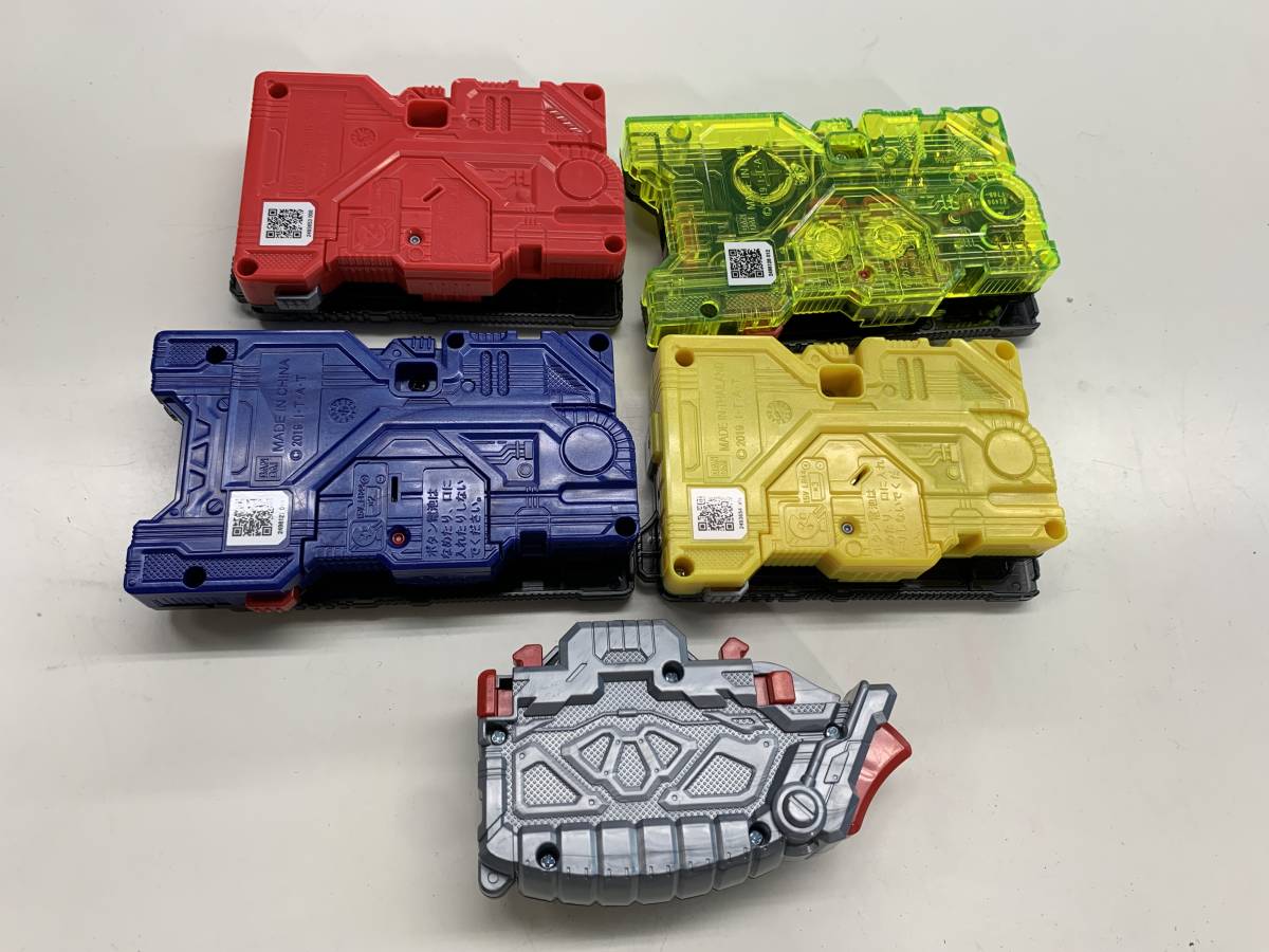 | 仮面ライダーゼロワン 仮面 プログライズキー｜仮面ライダーゼロワン｜テレビ朝日 抽選販売仮面ライダーゼロワン 商品情報 仮面ライダー プログライズキーセット01 DXプログライズキーセット03 GPプログ サウンドプログライズキーシリーズ DXタイヤチェンジングドライブプログライズキー 仮面ライダーゼロワン「DXプログライズキーセット03」は10&frasl;29まで DXメモリアルプログライズキーセット 仮面ライダー&frasl;ゼロワン&frasl;DXメモリアルプログライズ 仮面ライダーゼロワン』ホッピングカンガルーなど初DX化のプログライズ