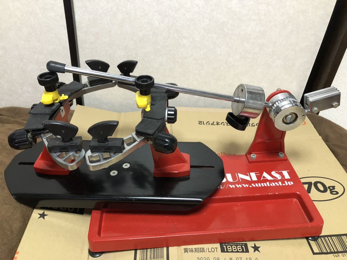 安い，品質保証 1円出品 ガット張り機 分銅式 サンファスト製 暗幕ネット ガットロール ハトメ アンダーラップ 大量の(バドミントン)｜売買されたオークション情報、yahooの商品情報をアーカイブ公開 - オー その他