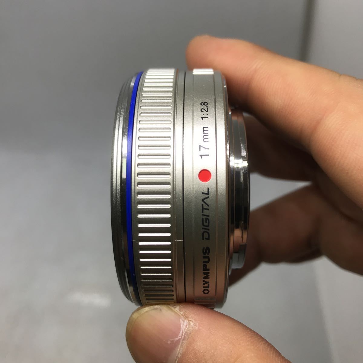 極上品 ほぼ完璧 安心初期不良対応60日 Olympus M Zuiko Digital 17mm F2 8 シルバー 単焦点広角パンケーキレンズ オリンパス 売買されたオークション情報 Yahooの商品情報をアーカイブ公開 オークファン Aucfan Com