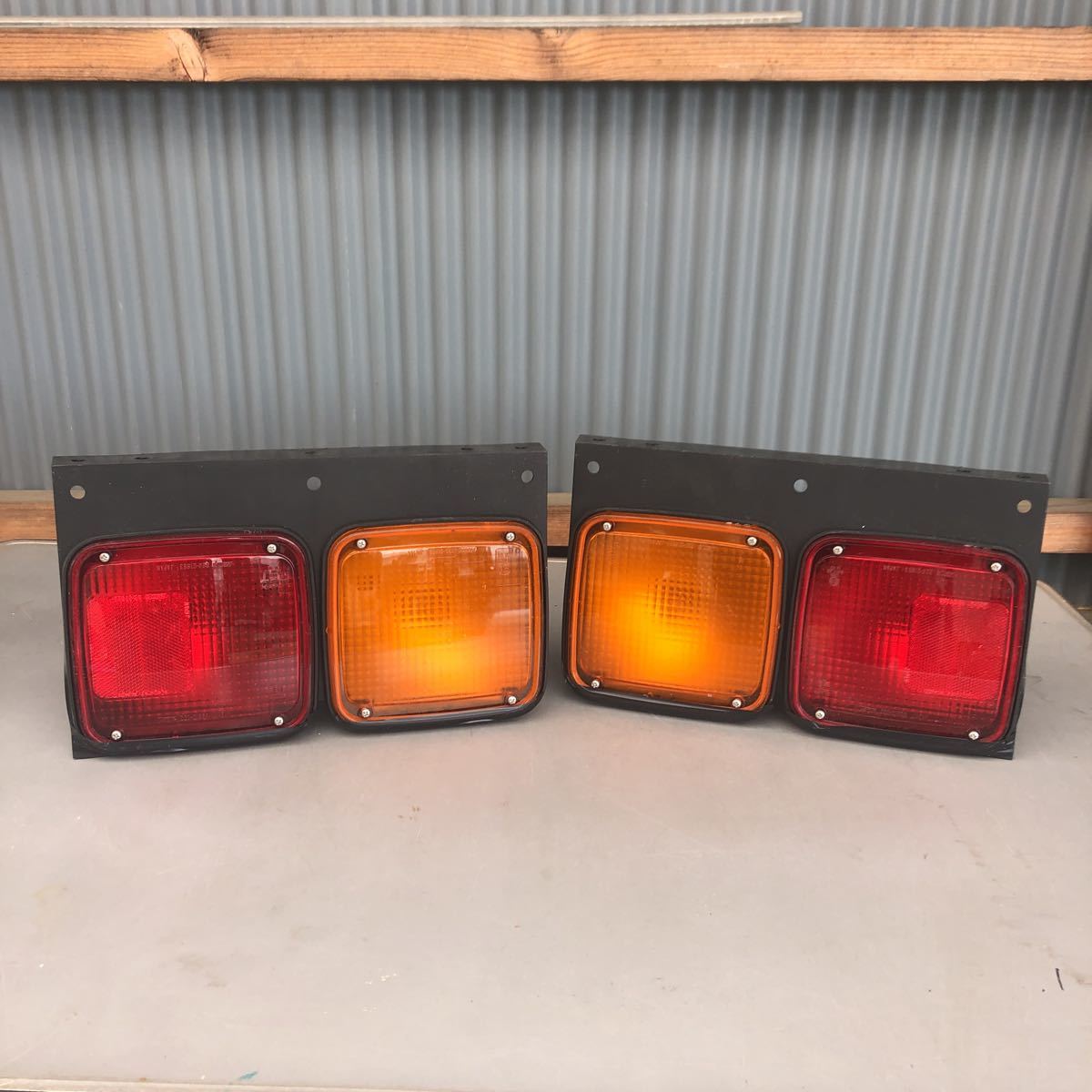 いすゞ KOITO テールランプ LEDリアコンビネーションテールランプ 2連 