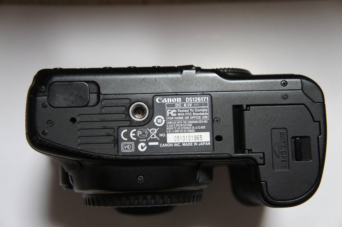 CANON EOS 40D （ 付属品:充電器、互換バッテリーとCFカード 4G）