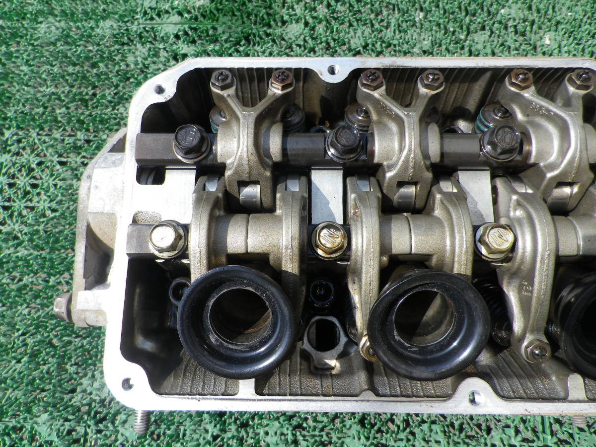 バルブ　　中古品　一つ10000円　在庫6個 三菱 ミニキャブ LE-U61T シリンダーヘッド エンジンヘッド MD378260