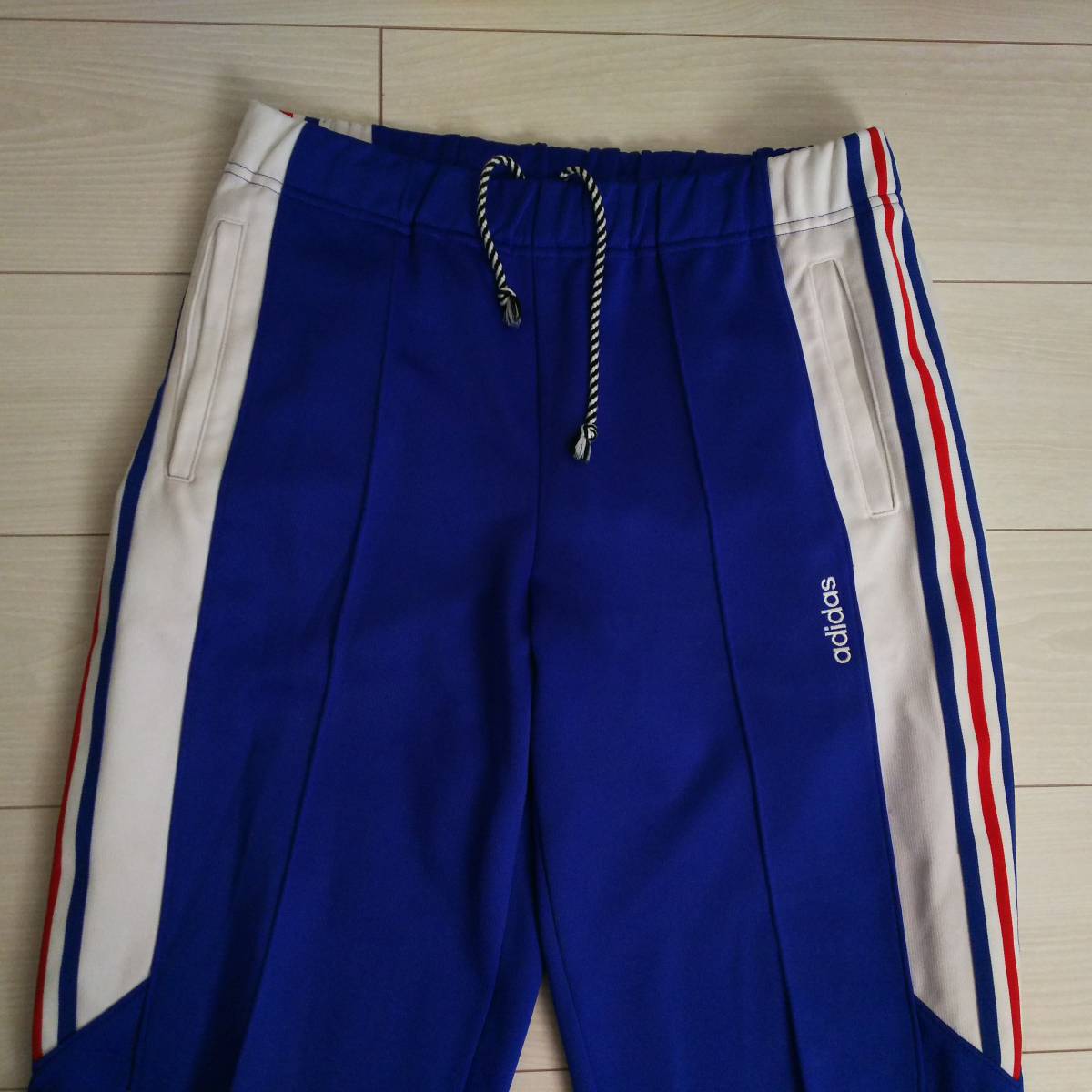adidas - アディダス ジャージ 0 セットアップ Originals アディダスセットアップジャージキッズ90 子供 上下セット 上下 メルカリ 価格.com 90cm」の人気商品一覧・価格比較 アイテム:スポーツウェア:ジャージ・トレーニングウェア:上下セット Urbanトラック