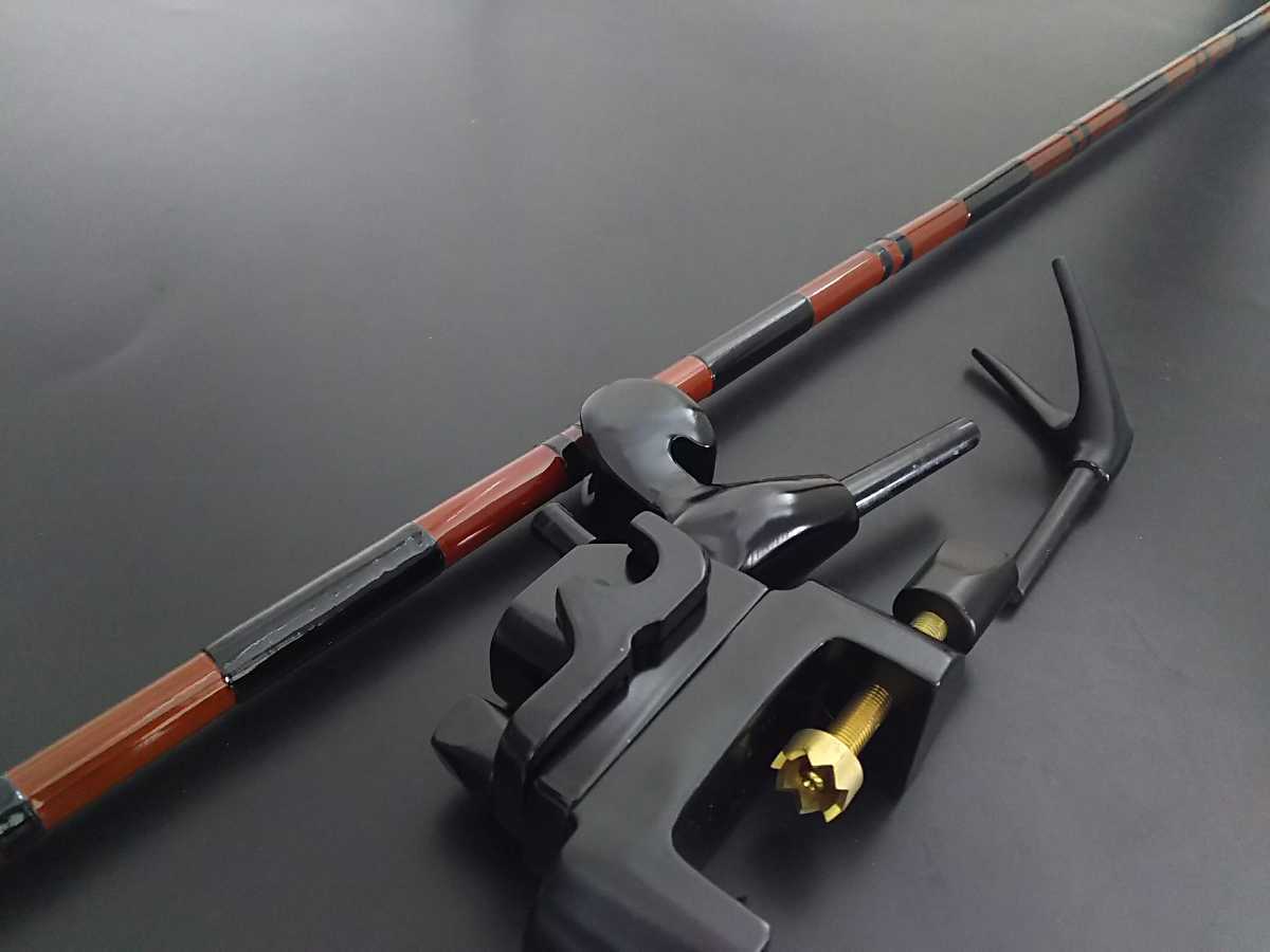 竹の竿掛けと大砲型黒檀万力のセット C