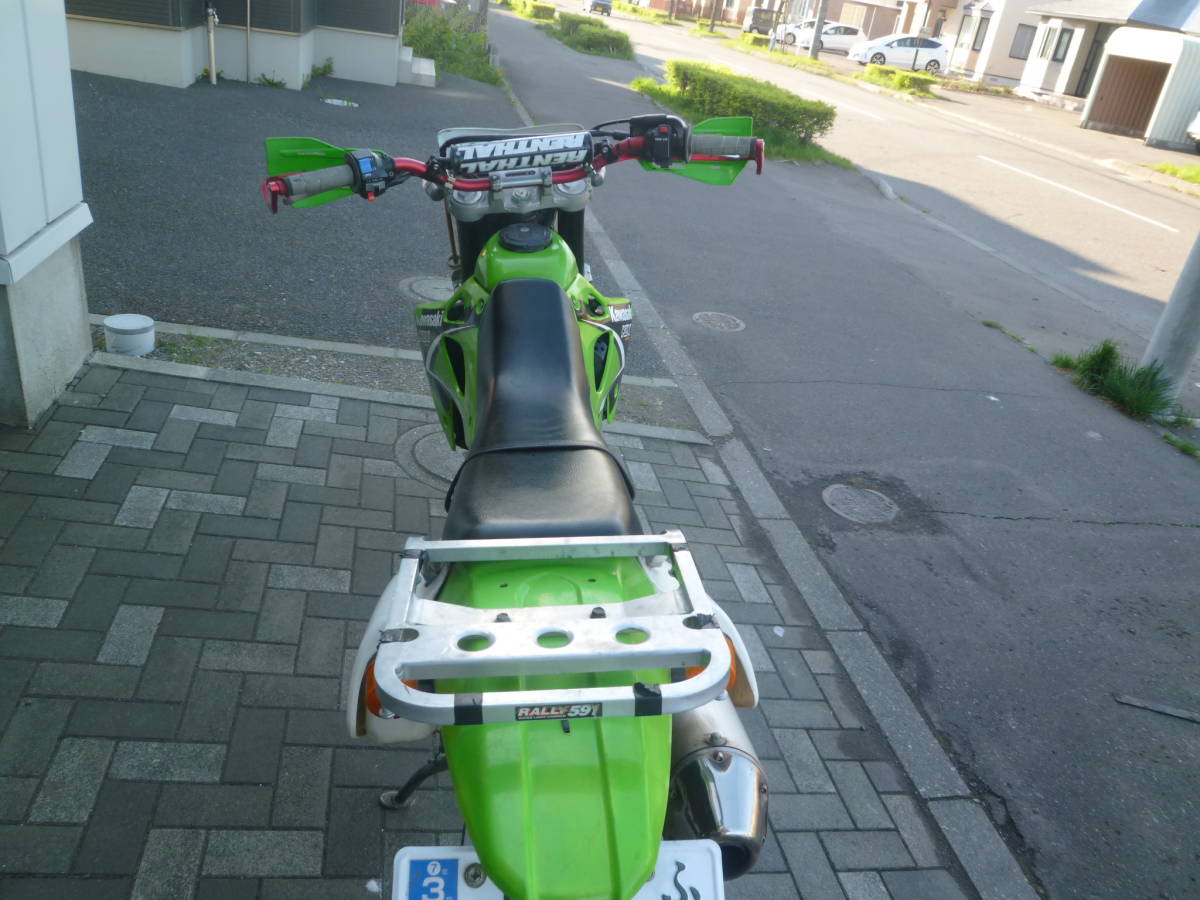 カワサキ ＫＬＸ２５０ KLX250&frasl;カワサキの新車・中古バイクを探すなら｜ウェビック バイク選び KLX250&frasl;カワサキ ２０１３モデル ＢＯＸつき｜ハラダモータース パワフルキャブモデル後期型カスタム！の販売情報 ＳＴＹＬＥ｜新車 カスタム多数｜ＭＯＴＯ 諸費用込54.99万 黒緑 7,491km ETC マフラー 月寒中央のカワサキの中古